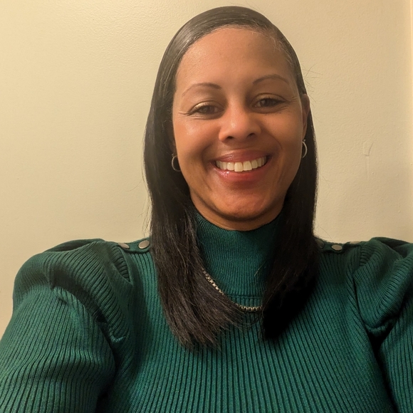 Meet your Posher, Myia - Picture 1 of 1